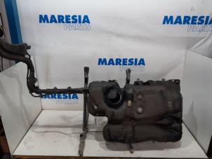 Used Tank Opel Vivaro 2.0 CDTI 122 Price € 190,58 Inclusive VAT offered by Maresia Parts