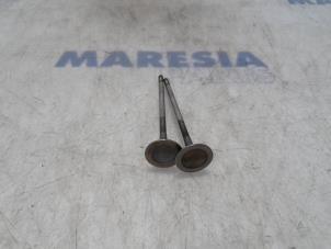 Usados Válvula de salida Peugeot 207/207+ (WA/WC/WM) 1.6 16V GT THP Precio € 15,00 Norma de margen ofrecido por Maresia Parts
