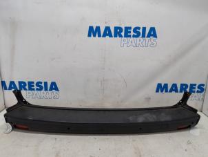Used Rear bumper component, central Opel Vivaro 2.0 CDTI 122 Price € 215,99 Inclusive VAT offered by Maresia Parts