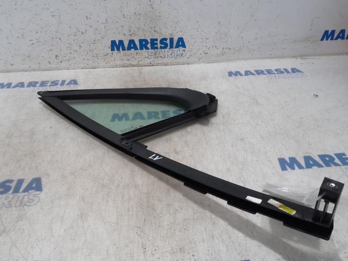Usados Ventanilla triangular izquierda delante Peugeot 208 I (CA/CC/CK/CL) 1.0 Vti 12V PureTech Precio € 34,99 Norma de margen ofrecido por Maresia Parts