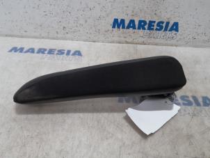 Used Armrest Citroen Jumpy 2.0 Blue HDI 120 Price € 102,85 Inclusive VAT offered by Maresia Parts