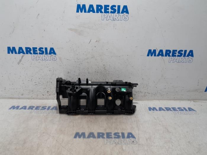 Intake manifold from a Renault Megane III Berline (BZ) 1.4 16V TCe 130 2011