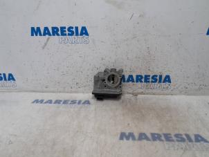 Used Throttle body Renault Megane III Berline (BZ) 1.4 16V TCe 130 Price € 75,00 Margin scheme offered by Maresia Parts