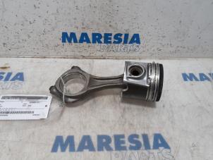 Usados Pistón Fiat Ducato (250) 2.3 D 130 Multijet Precio € 158,81 IVA incluido ofrecido por Maresia Parts