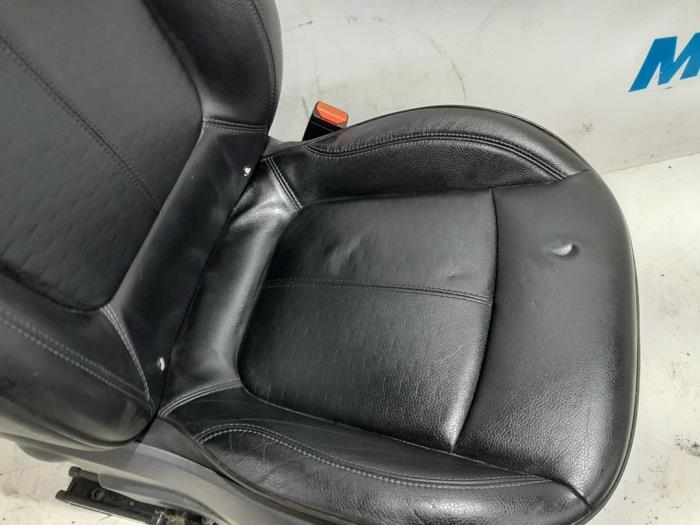 Seat, right from a Renault Captur (2R) 1.2 TCE 16V EDC 2018