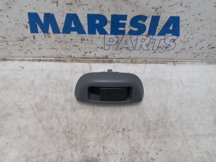 Usados Interruptor combinado de ventanillas Citroen C1 1.0 12V Precio € 15,00 Norma de margen ofrecido por Maresia Parts