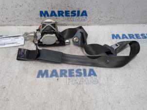 Used Front seatbelt, right Renault Clio III (BR/CR) 1.2 16V TCe 100 Price € 50,00 Margin scheme offered by Maresia Parts