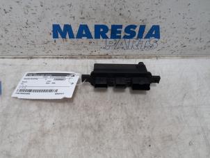 Used Computer lighting module Renault Clio III (BR/CR) 1.2 16V TCe 100 Price € 90,00 Margin scheme offered by Maresia Parts
