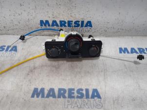 Used Heater control panel Renault Clio III (BR/CR) 1.2 16V TCe 100 Price € 60,00 Margin scheme offered by Maresia Parts
