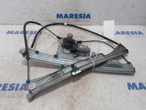 Used Window mechanism 2-door, front right Renault Clio III (BR/CR) 1.2 16V TCe 100 Price € 30,24 Inclusive VAT offered by Maresia Parts