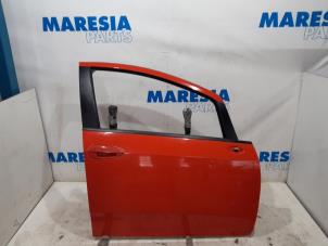 Używane Drzwi prawe przednie wersja 4-drzwiowa Fiat Punto III (199) 0.9 TwinAir Turbo 100 Cena € 131,25 Procedura marży oferowane przez Maresia Parts