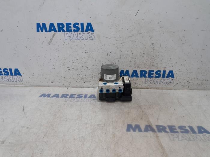 Usagé Pompe ABS Citroen C4 Cactus (0B/0P) 1.2 PureTech 110 12V Prix € 210,00 Règlement à la marge proposé par Maresia Parts