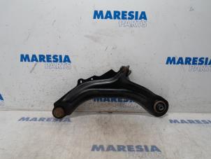 Used Front lower wishbone, right Renault Captur (2R) 1.2 TCE 16V EDC Price € 60,00 Margin scheme offered by Maresia Parts