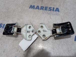 Used Rear door hinge, right Citroen Jumpy 2.0 Blue HDI 120 Price € 60,50 Inclusive VAT offered by Maresia Parts