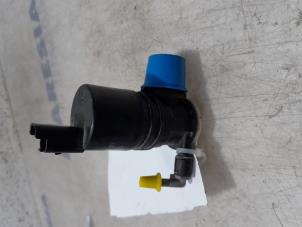 Używane Pompa spryskiwacza przód Citroen Jumpy 2.0 Blue HDI 120 Cena € 12,10 Z VAT oferowane przez Maresia Parts