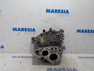 Used Gearbox casing Peugeot 308 CC (4B) 2.0 HDiF 16V Price € 75,00 Margin scheme offered by Maresia Parts