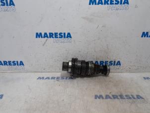 Used Constant-pinion shaft Peugeot 308 CC (4B) 2.0 HDiF 16V Price € 105,00 Margin scheme offered by Maresia Parts
