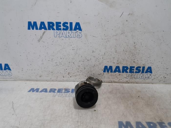 Usados Pistón Citroen C4 Picasso (3D/3E) 1.6 e-Hdi, BlueHDi 115 Precio € 50,00 Norma de margen ofrecido por Maresia Parts