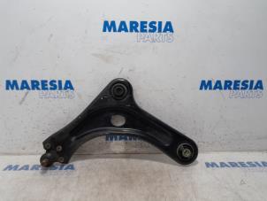 Used Front lower wishbone, left Citroen C4 Cactus (0B/0P) 1.2 PureTech 82 12V Price € 25,00 Margin scheme offered by Maresia Parts