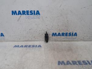 Gebrauchte Scheibensprüherpumpe vorne Fiat Doblo Cargo (263) 1.6 D Multijet Preis € 24,20 Mit Mehrwertsteuer angeboten von Maresia Parts