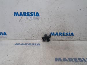 Usados Regulador de presión turbo Fiat Doblo Cargo (263) 1.6 D Multijet Precio € 30,25 IVA incluido ofrecido por Maresia Parts