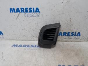Used Dashboard vent Citroen Jumpy 2.0 Blue HDI 120 Price € 18,15 Inclusive VAT offered by Maresia Parts