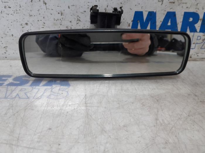 Rear view mirror from a Citroën Jumpy 2.0 Blue HDI 120 2018