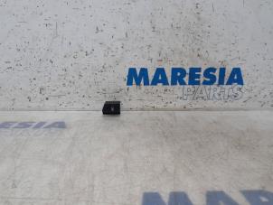 Used Central locking switch Citroen Jumpy 2.0 Blue HDI 120 Price € 30,25 Inclusive VAT offered by Maresia Parts