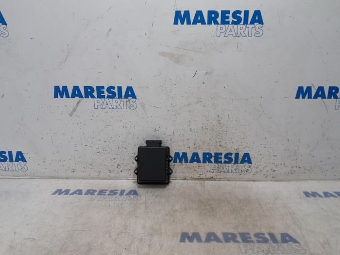 Begagnade Trimchip Renault Clio III (BR/CR) 1.2 16V TCe 100 Pris € 50,00 Marginaltabell erbjuds av Maresia Parts
