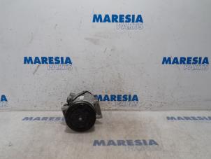 Used Air conditioning pump Renault Captur (2R) 1.2 TCE 16V EDC Price € 157,50 Margin scheme offered by Maresia Parts