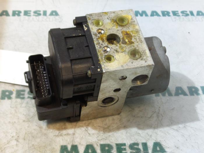 Usagé Bloc ABS Alfa Romeo 146 (930B) 1.8 Twin Spark 16V Prix € 75,00 Règlement à la marge proposé par Maresia Parts