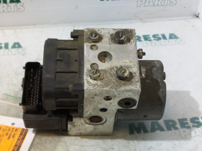 Usagé Pompe ABS Alfa Romeo 145 (930A) 1.4 Twin Spark 16V Prix € 75,00 Règlement à la marge proposé par Maresia Parts