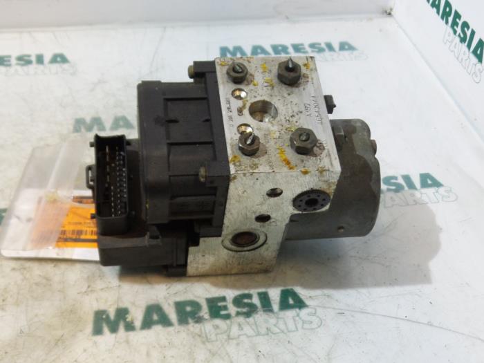 Usagé Bloc ABS Alfa Romeo 146 (930B) 1.8 Twin Spark 16V Prix € 75,00 Règlement à la marge proposé par Maresia Parts