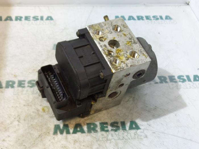 Usagé Pompe ABS Alfa Romeo 145 (930A) 1.4 Twin Spark 16V Prix € 75,00 Règlement à la marge proposé par Maresia Parts
