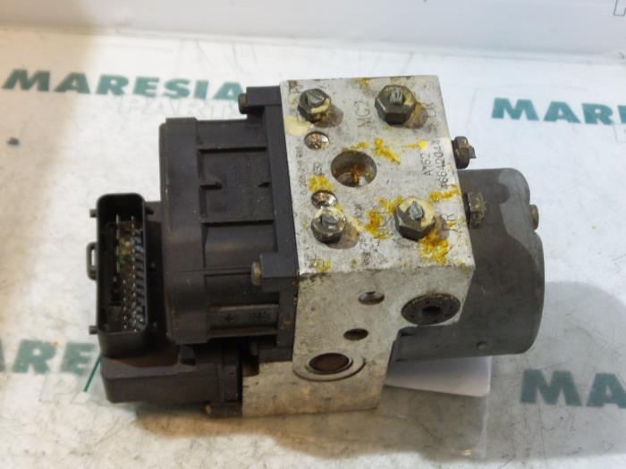 Usagé Pompe ABS Alfa Romeo 146 (930B) 1.4 Twin Spark 16V Prix € 75,00 Règlement à la marge proposé par Maresia Parts