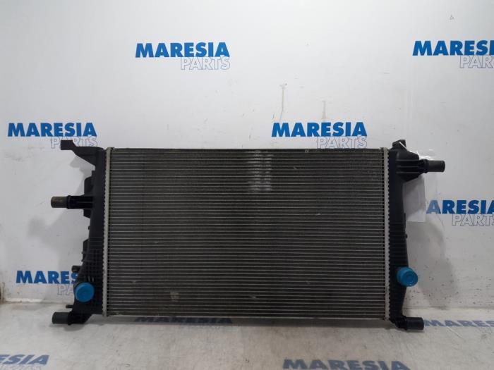 Usagé Radiateur Renault Scénic III (JZ) 1.4 16V TCe 130 Prix € 35,00 Règlement à la marge proposé par Maresia Parts