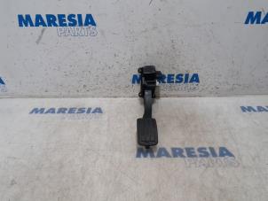 Used Throttle pedal position sensor Opel Vivaro 2.0 CDTI 122 Price € 22,99 Inclusive VAT offered by Maresia Parts
