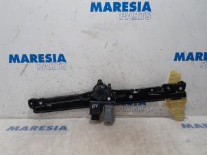 Used Window mechanism 2-door, front right Opel Vivaro 2.0 CDTI 122 Price € 72,60 Inclusive VAT offered by Maresia Parts