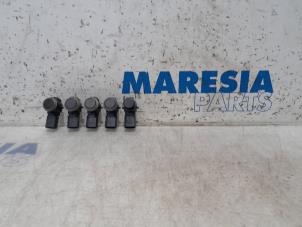 Used PDC Sensor Set Opel Vivaro 2.0 CDTI 122 Price € 127,05 Inclusive VAT offered by Maresia Parts