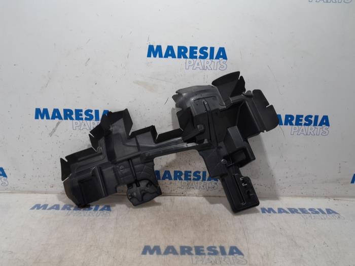 Begagnade Lufttratt DS Automobiles DS 3/Crossback (UC/UJ/UR) 1.2 12V PureTech 130 Pris € 24,20 Inklusive moms erbjuds av Maresia Parts