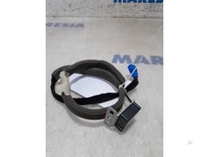 Used GPS antenna Renault Captur (2R) 1.2 TCE 16V EDC Price € 20,00 Margin scheme offered by Maresia Parts