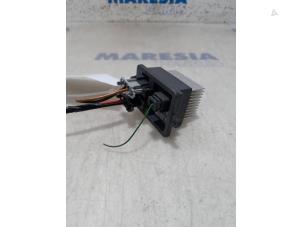 Used Heater resistor Renault Captur (2R) 1.2 TCE 16V EDC Price € 20,00 Margin scheme offered by Maresia Parts
