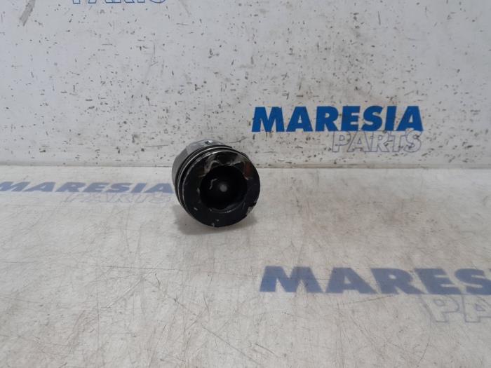 Usagé Piston Citroen Berlingo 1.6 Hdi 90 Phase 2 Prix € 60,50 Prix TTC proposé par Maresia Parts