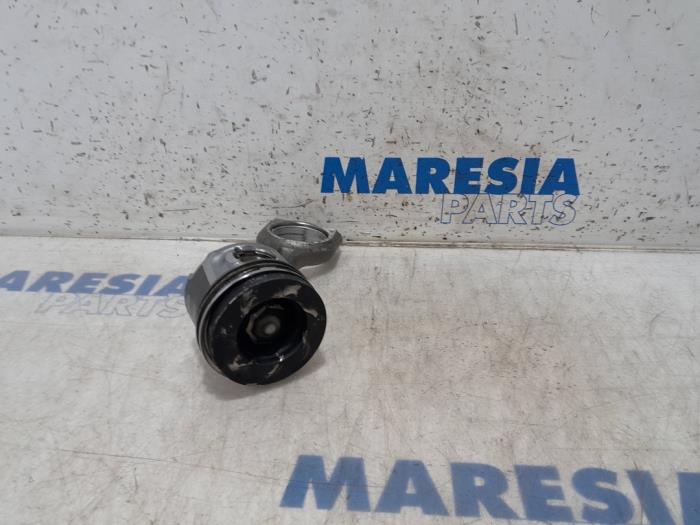 Usagé Piston Citroen Berlingo 1.6 Hdi 90 Phase 2 Prix € 60,50 Prix TTC proposé par Maresia Parts