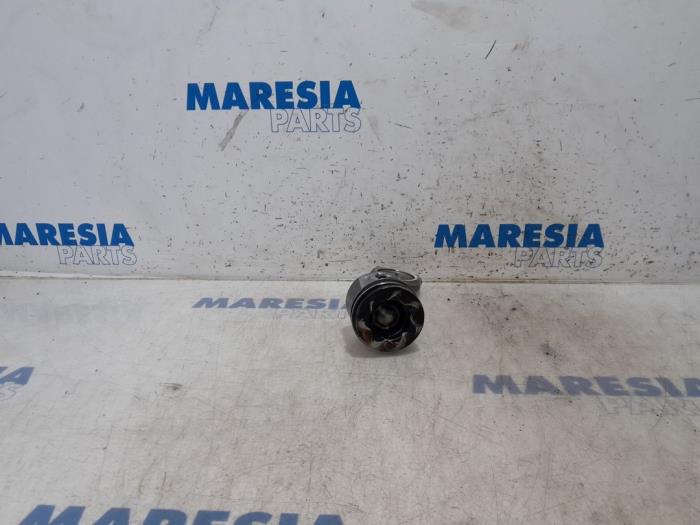 Usagé Piston Citroen Berlingo 1.6 Hdi 90 Phase 2 Prix € 60,50 Prix TTC proposé par Maresia Parts