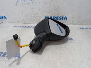 Used Wing mirror, right Renault Captur (2R) 1.2 TCE 16V EDC Price € 105,00 Margin scheme offered by Maresia Parts