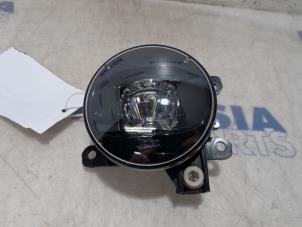 Used Fog light, front right Renault Captur (2R) 1.2 TCE 16V EDC Price € 45,00 Margin scheme offered by Maresia Parts