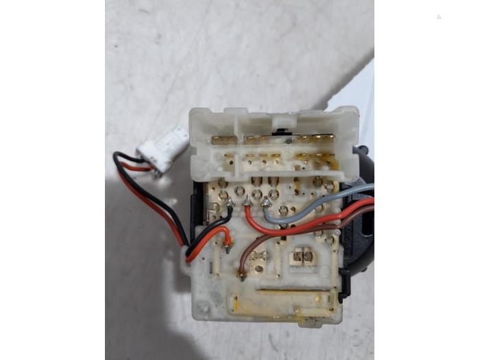 Interruptor de luz de un Renault Captur (2R) 1.2 TCE 16V EDC 2018
