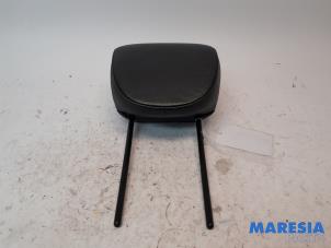 Used Headrest Renault Captur (2R) 1.2 TCE 16V EDC Price € 95,00 Margin scheme offered by Maresia Parts