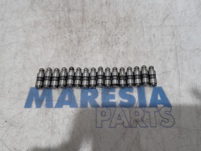 Gebrauchte Ventilstößel Lancia Delta (844) 1.6 D Multijet 16V 120 Preis € 25,00 Margenregelung angeboten von Maresia Parts